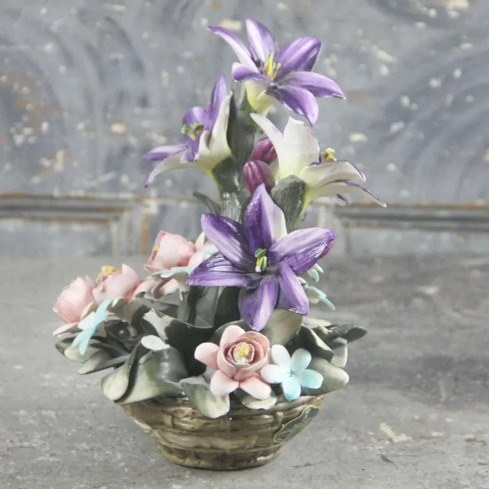 Nuova Italian Capodimonte ceramic floral arrangement with lilies, Naples, Italy - Picture 4 of 8